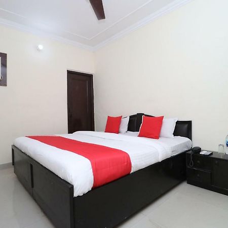 Oyo 37721 Hotel Kings Pathānkot Kültér fotó