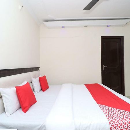 Oyo 37721 Hotel Kings Pathānkot Kültér fotó