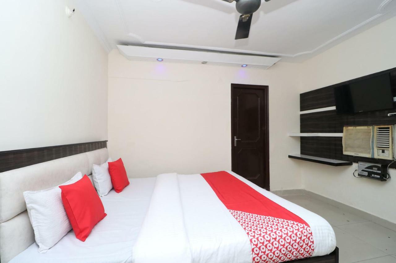 Oyo 37721 Hotel Kings Pathānkot Kültér fotó