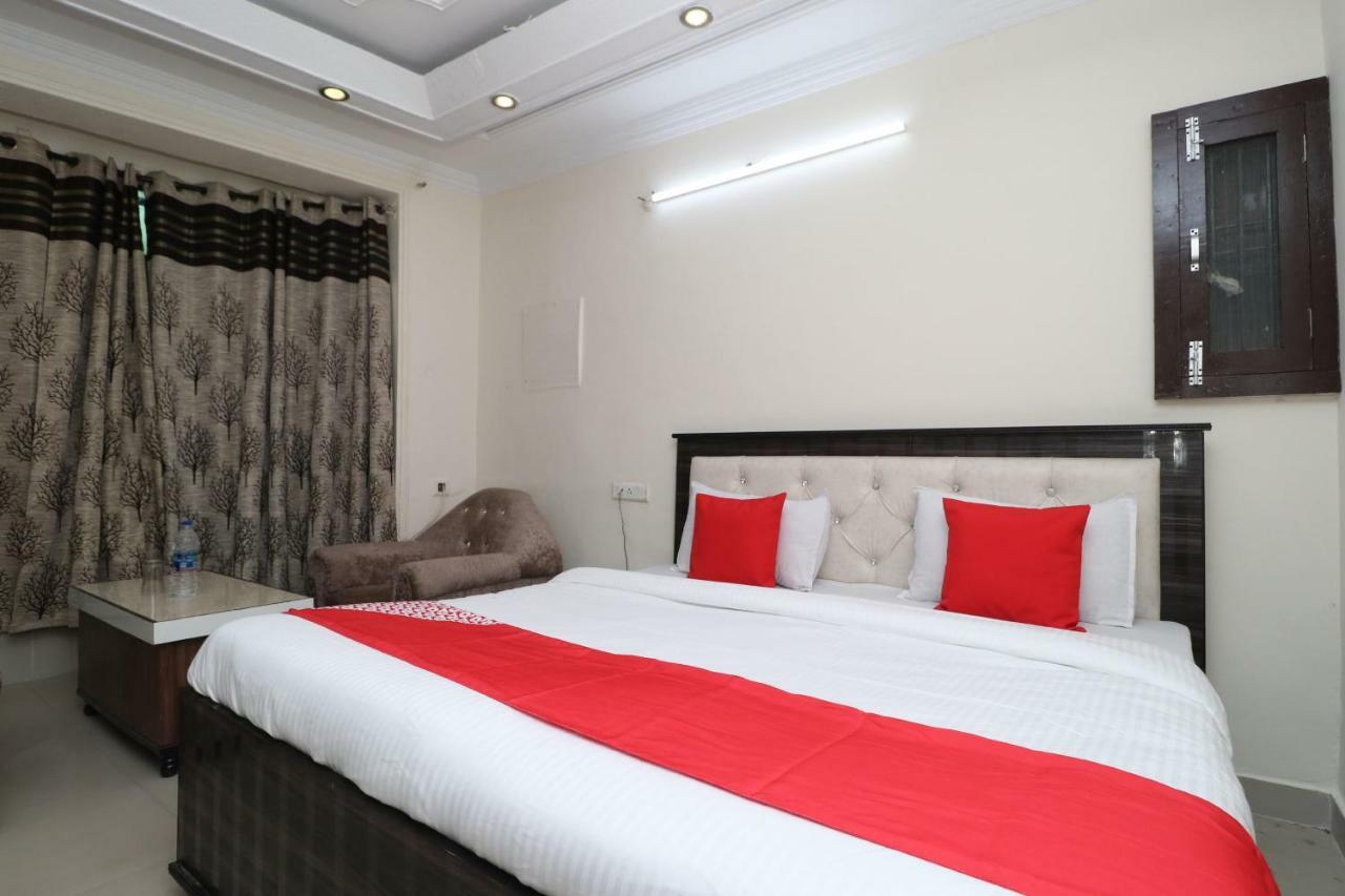 Oyo 37721 Hotel Kings Pathānkot Kültér fotó