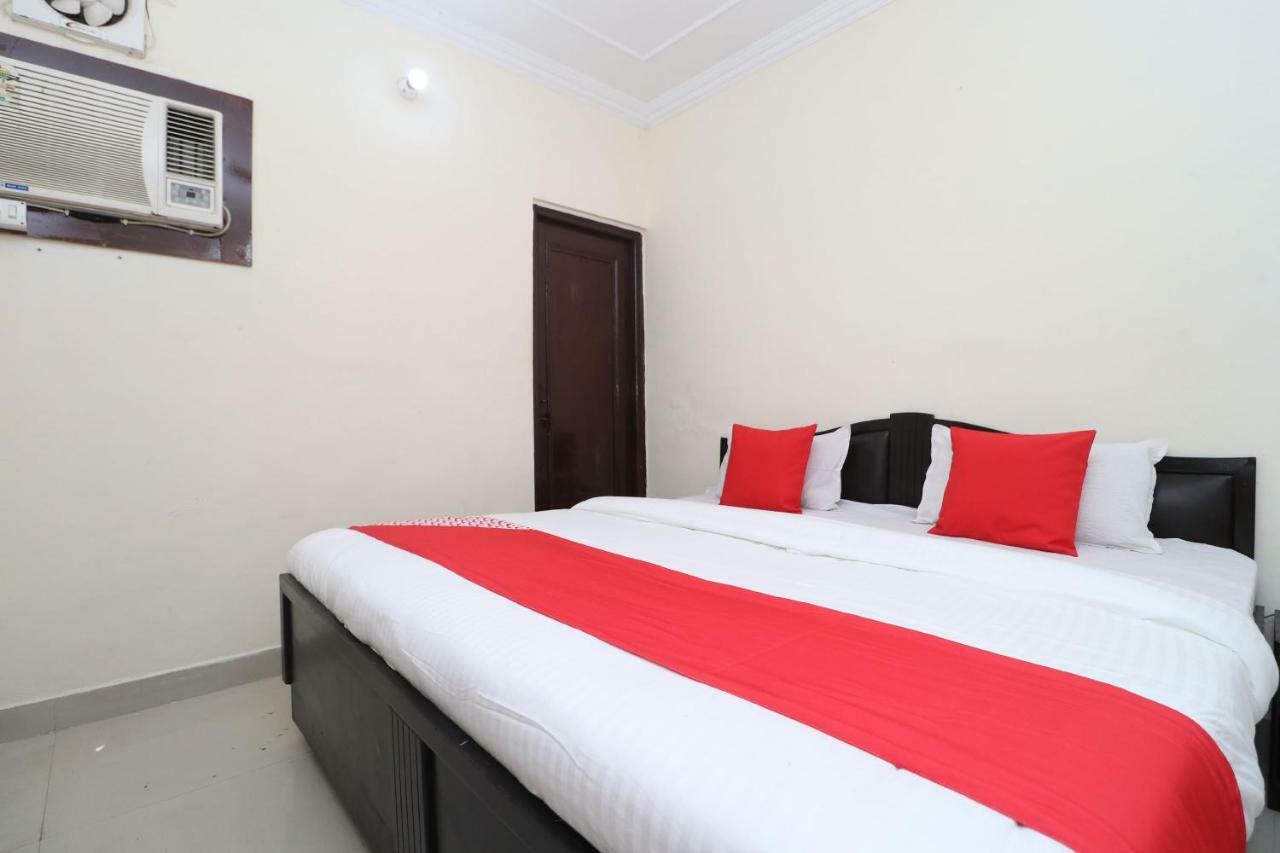 Oyo 37721 Hotel Kings Pathānkot Kültér fotó