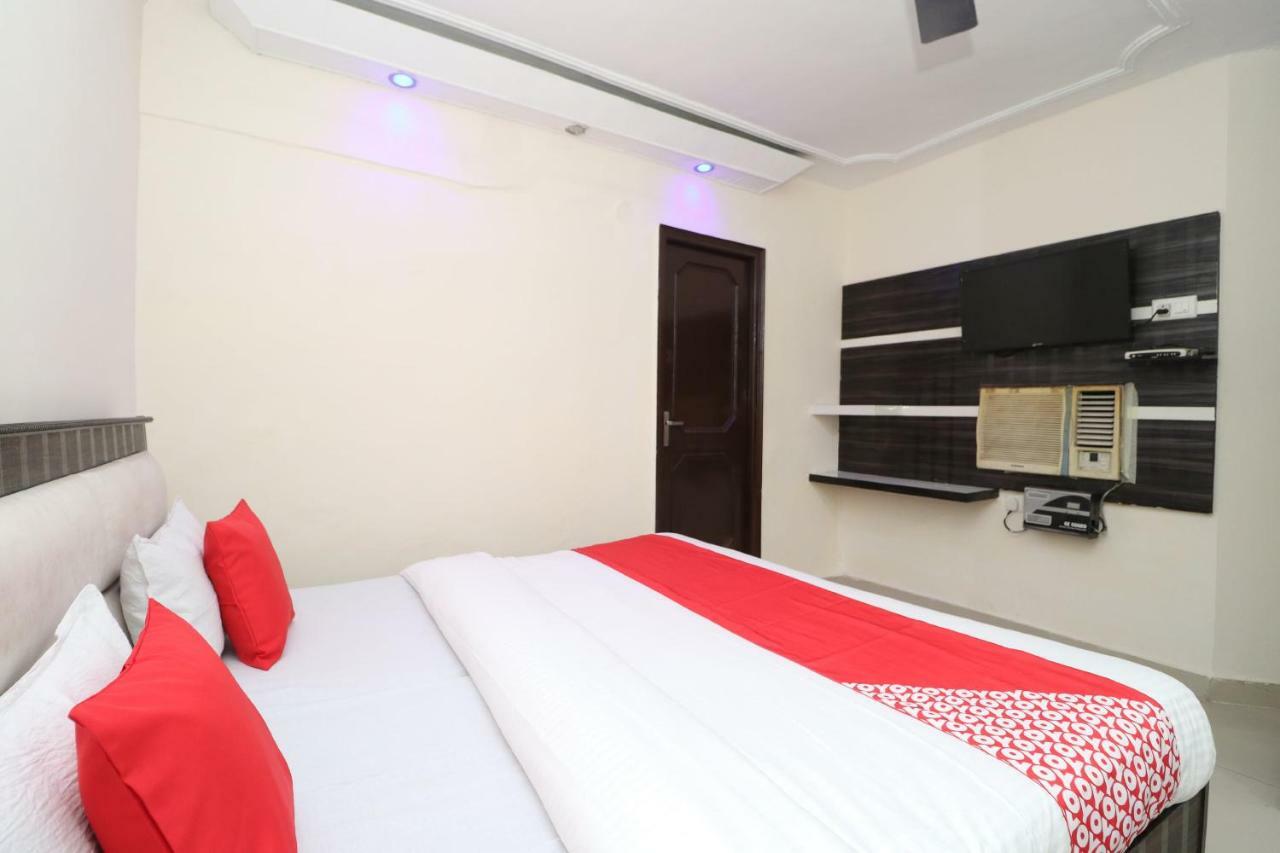 Oyo 37721 Hotel Kings Pathānkot Kültér fotó