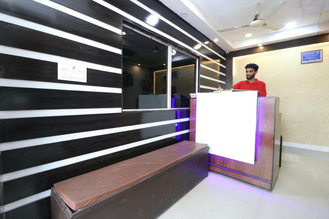 Oyo 37721 Hotel Kings Pathānkot Kültér fotó