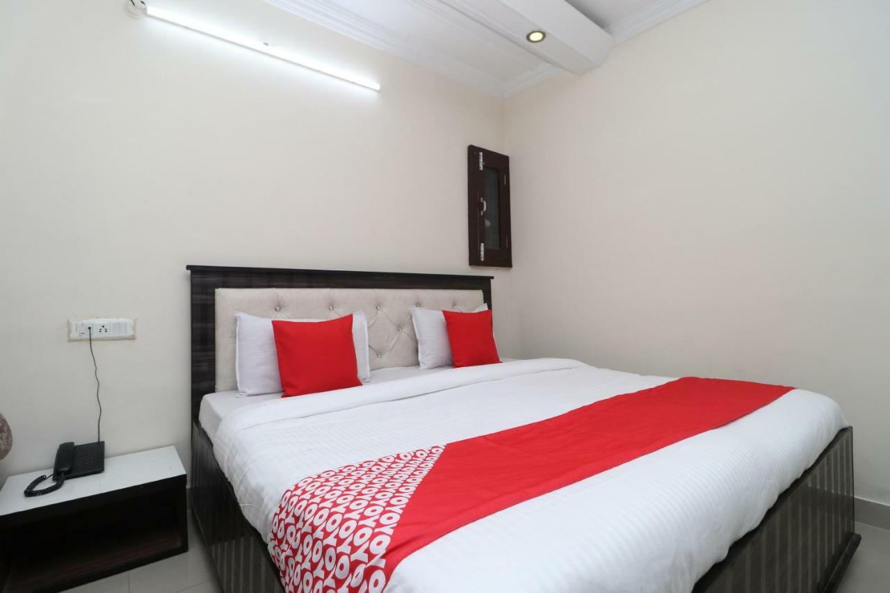 Oyo 37721 Hotel Kings Pathānkot Kültér fotó