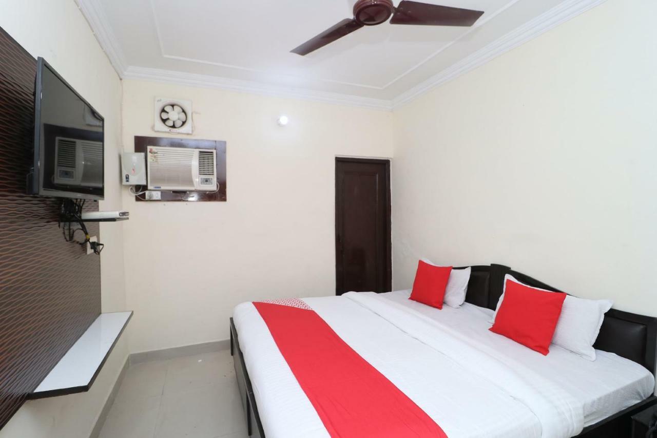 Oyo 37721 Hotel Kings Pathānkot Kültér fotó
