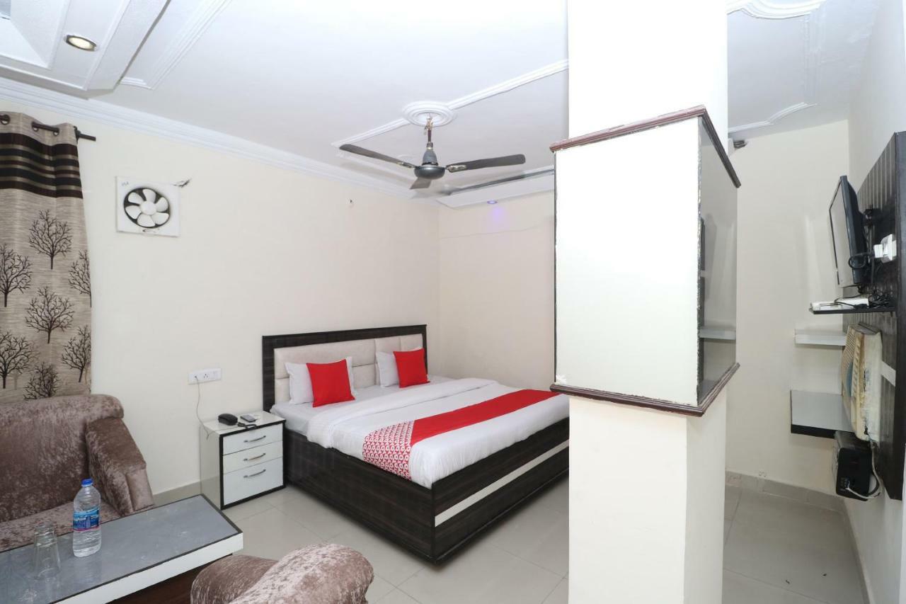 Oyo 37721 Hotel Kings Pathānkot Kültér fotó