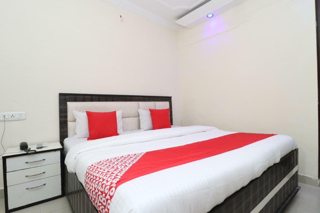 Oyo 37721 Hotel Kings Pathānkot Kültér fotó