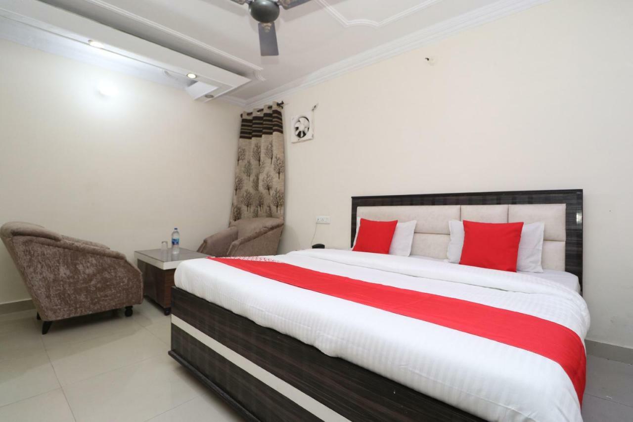Oyo 37721 Hotel Kings Pathānkot Kültér fotó