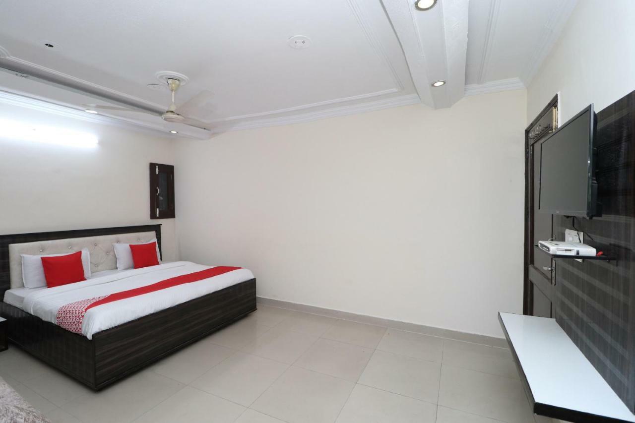 Oyo 37721 Hotel Kings Pathānkot Kültér fotó