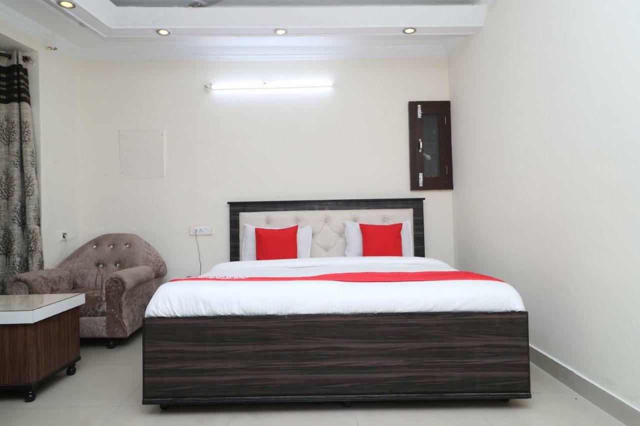 Oyo 37721 Hotel Kings Pathānkot Kültér fotó