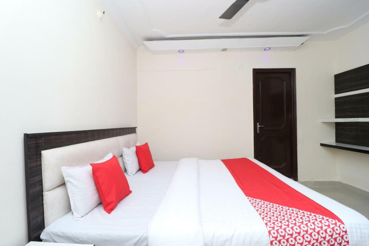 Oyo 37721 Hotel Kings Pathānkot Kültér fotó