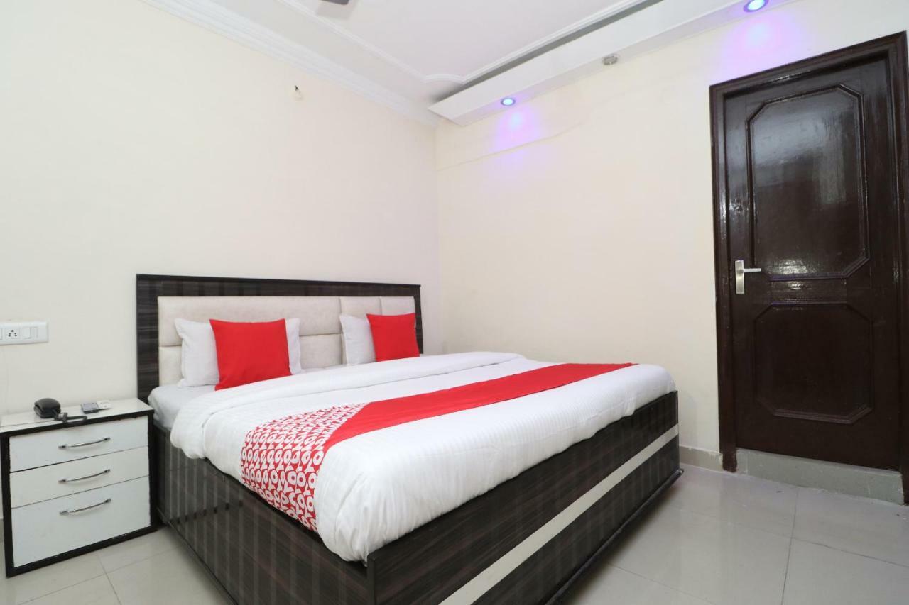 Oyo 37721 Hotel Kings Pathānkot Kültér fotó