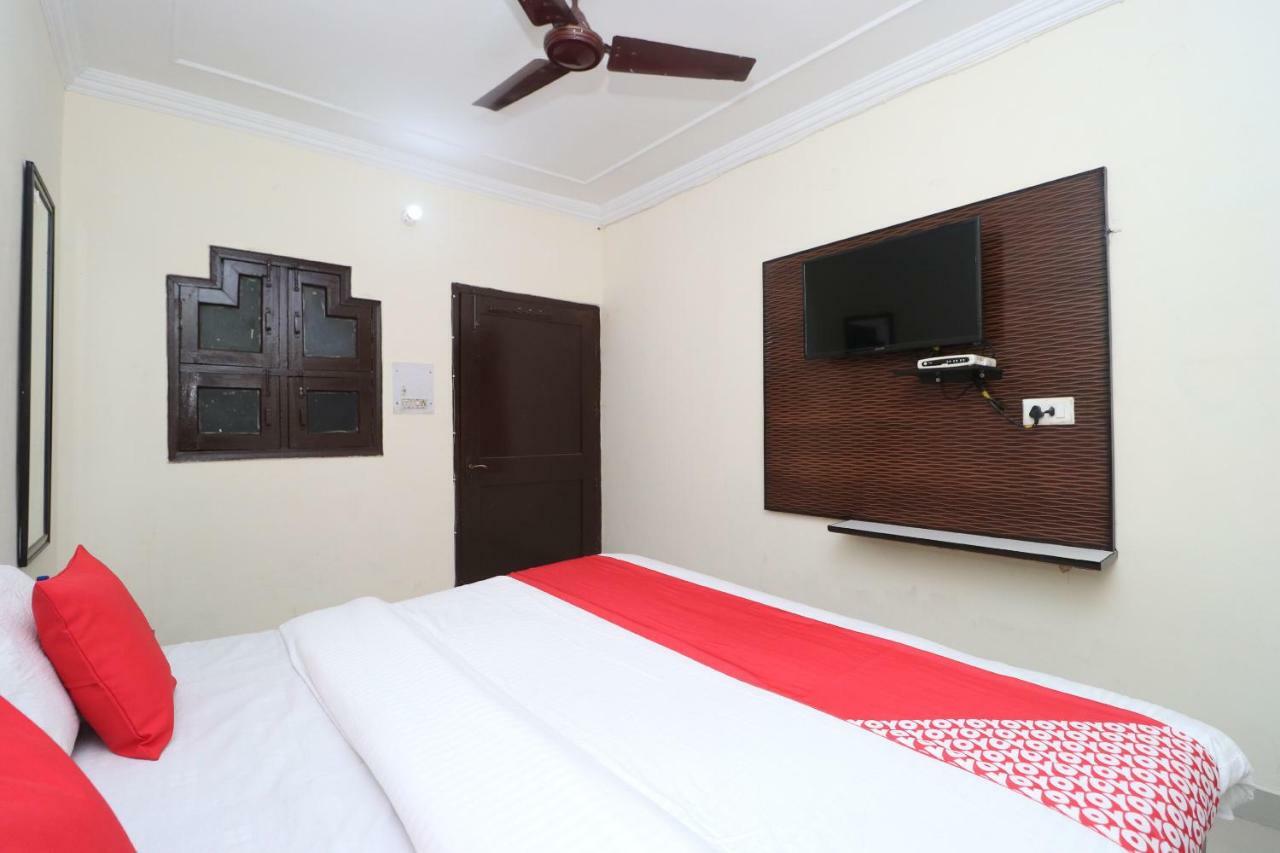 Oyo 37721 Hotel Kings Pathānkot Kültér fotó